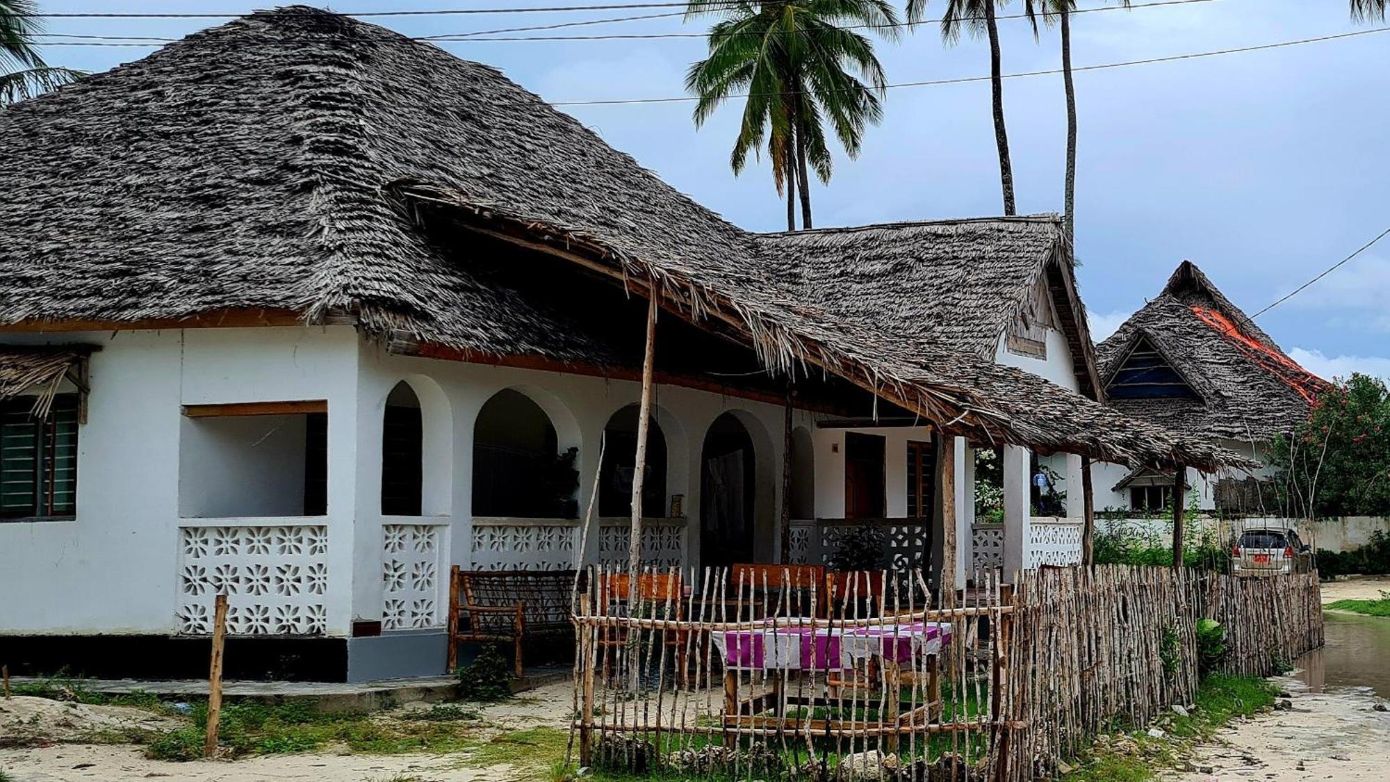 Afrobukuu House Hotel Paje Kültér fotó